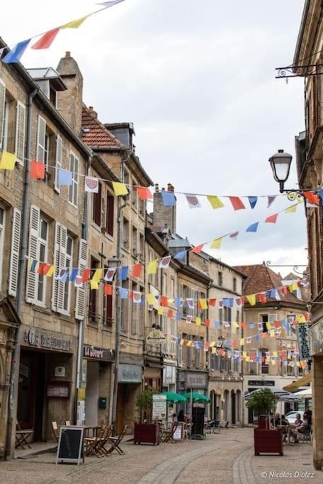 Appartement Au Centre-Ville Avec Cour Langres Exterior foto